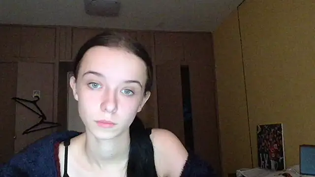 Emilia Light online show from 10.08.25