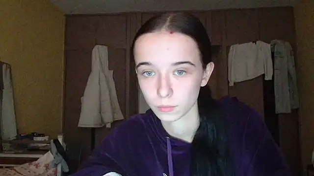 Snapshot of Emilia_Light chatting on 10.28.25 Emilia Light online show from 10.28.25