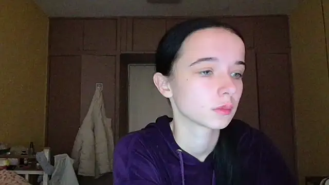 Snapshot of Emilia_Light chatting on 11.13.25 Emilia Light online show from 11.13.25