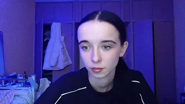 Snapshot of Emilia_Light chatting on 11.15.25 Emilia Light online show from 11.15.25