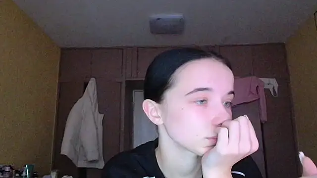 Snapshot of Emilia_Light chatting on 11.25.25 Emilia Light online show from 11.25.25