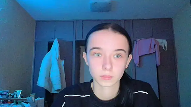 Snapshot of Emilia_Light chatting on 11.26.25 Emilia Light online show from 11.26.25