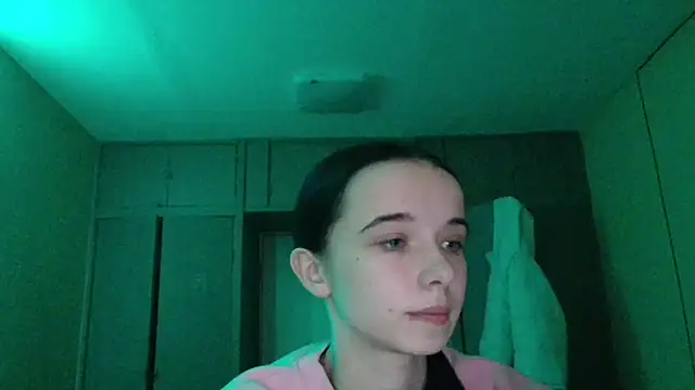 Snapshot of Emilia_Light chatting on 12.04.25 Emilia Light online show from 12.04.25