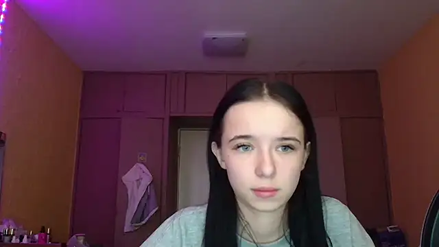 Emilia Light online show from 04.08.26