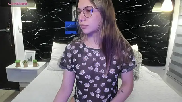 SWEET MEELODY online show from 10.25.25