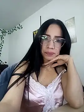 Snapshot of YaraDuartee chatting on 11.02.25 YaraDuartee online show from 11.02.25