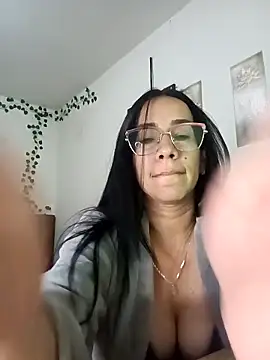 Snapshot of YaraDuartee chatting on 12.01.25 YaraDuartee online show from 12.01.25