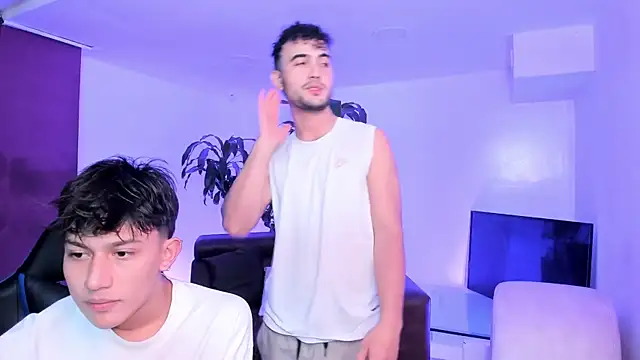 Snapshot of Spaceboys18 chatting on 10.03.25 Spaceboys18 online show from 10.03.25