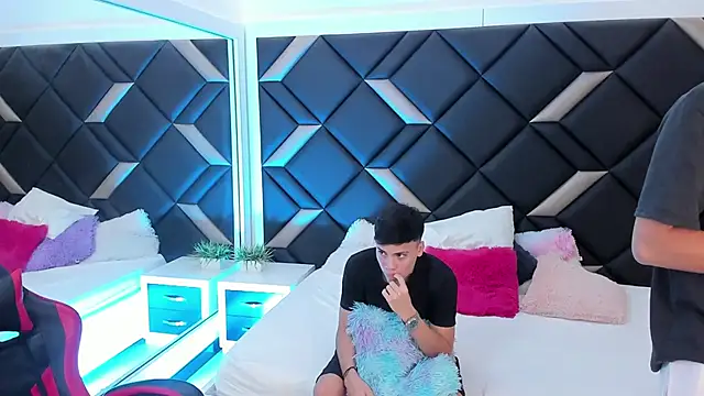 Snapshot of Spaceboys18 chatting on 11.19.25 Spaceboys18 online show from 11.19.25