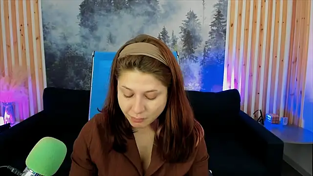 FameyBlum online show from 10.05.25