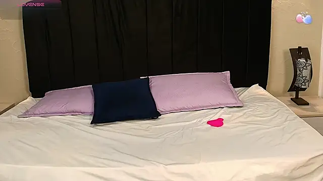 GabySweett  online show from 11.27.25