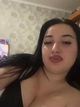 LoveMiQueen1 online show from 10.13.25