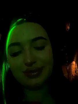LoveMiQueen1 online show from 10.17.25