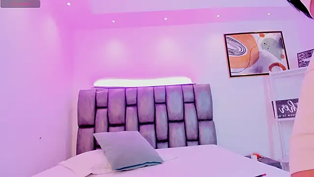 Violet Anders online show from 11.15.25