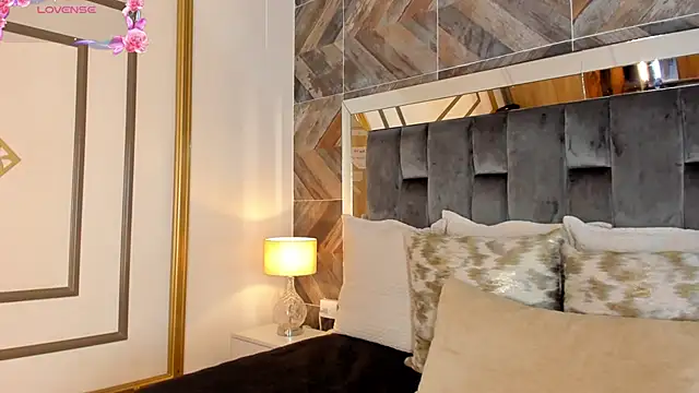 NaylaGrey online show from 10.13.25