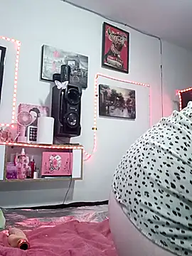 Snapshot of pinklajokr chatting on 12.19.25 pinklajokr online show from 12.19.25