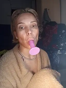 Snapshot of Conny_Shellie chatting on 11.22.25 Conny Shellie online show from 11.22.25