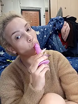 Snapshot of Conny_Shellie chatting on 11.22.25 Conny Shellie online show from 11.22.25