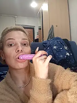 Snapshot of Conny_Shellie chatting on 11.24.25 Conny Shellie online show from 11.24.25