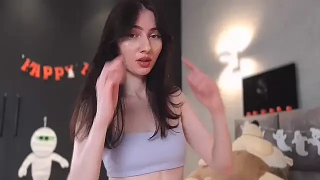 Snapshot of AnaMoonlight chatting on 10.28.25 AnaMoonlight online show from 10.28.25