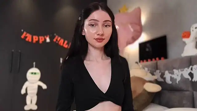 Snapshot of AnaMoonlight chatting on 10.31.25 AnaMoonlight online show from 10.31.25