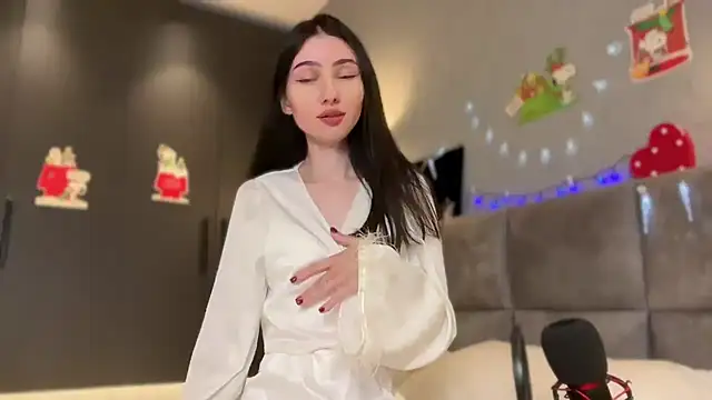 Snapshot of AnaMoonlight chatting on 12.14.25 AnaMoonlight online show from 12.14.25