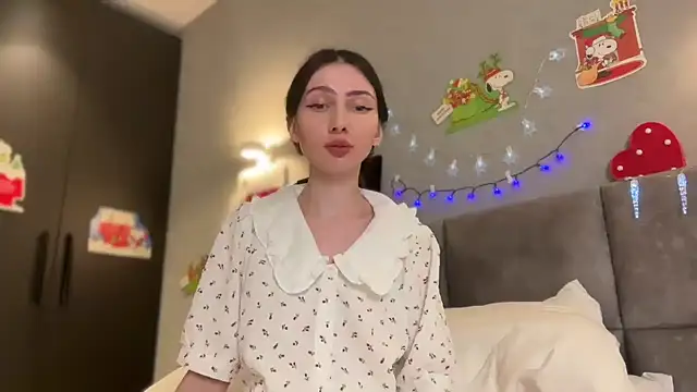 Snapshot of AnaMoonlight chatting on 12.16.25 AnaMoonlight online show from 12.16.25