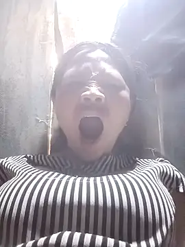 Snapshot of bree-zz chatting on 03.18.26 bree-zz online show from 03.18.26