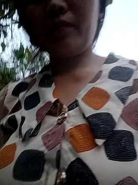 Snapshot of bree-zz chatting on 04.05.26 bree-zz online show from 04.05.26