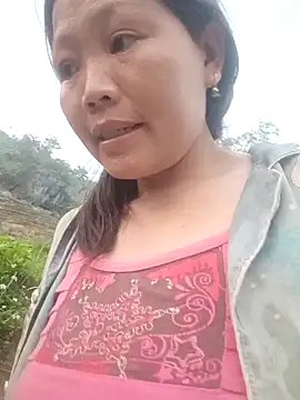 Snapshot of bree-zz chatting on 04.14.26 bree-zz online show from 04.14.26