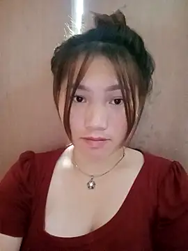 min-xinh online show from 10.23.25