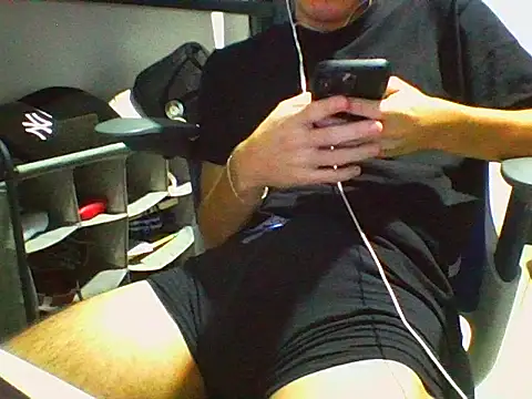 AlbertoRuiz086 online show from 10.25.25