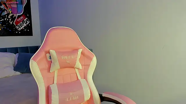 KarinaBroks online show from 10.14.25