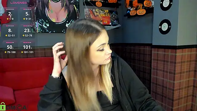 KarinaBroks online show from 10.30.25