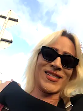 Snapshot of alexawinterrr chatting on 12.13.25 alexawinterrr online show from 12.13.25