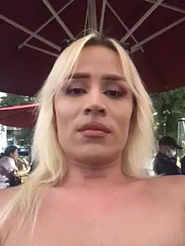 Snapshot of alexawinterrr chatting on 12.15.25 alexawinterrr online show from 12.15.25