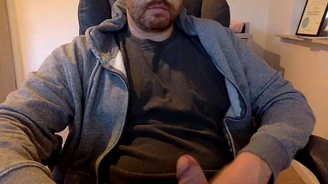 Snapshot of bull_TBM chatting on 10.20.25 bull TBM online show from 10.20.25