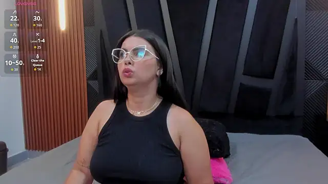 Valka Ross online show from 12.17.25