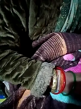 Snapshot of Lona2525 chatting on 12.20.25 Lona2525 online show from 12.20.25