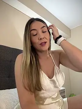 Snapshot of Mariana_gom chatting on 05.04.26 Mariana gom online show from 05.04.26