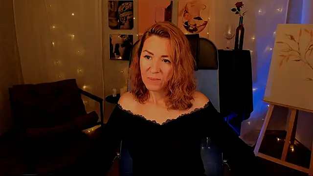 Snapshot of DonnaSmitth chatting on 10.21.25 DonnaSmitth online show from 10.21.25