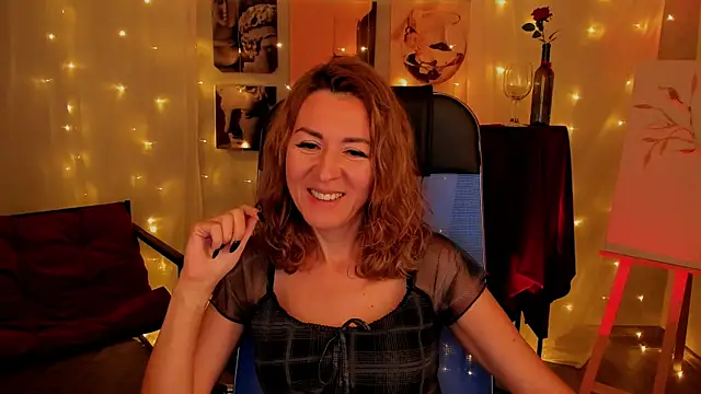 Snapshot of DonnaSmitth chatting on 10.27.25 DonnaSmitth online show from 10.27.25