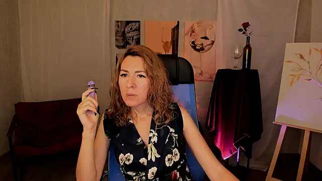 Snapshot of DonnaSmitth chatting on 10.30.25 DonnaSmitth online show from 10.30.25