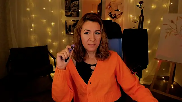 Snapshot of DonnaSmitth chatting on 10.31.25 DonnaSmitth online show from 10.31.25