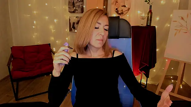 Snapshot of DonnaSmitth chatting on 11.02.25 DonnaSmitth online show from 11.02.25