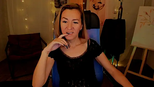 Snapshot of DonnaSmitth chatting on 11.03.25 DonnaSmitth online show from 11.03.25