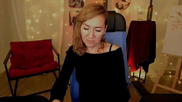 Snapshot of DonnaSmitth chatting on 11.11.25 DonnaSmitth online show from 11.11.25