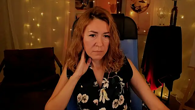 Snapshot of DonnaSmitth chatting on 11.13.25 DonnaSmitth online show from 11.13.25