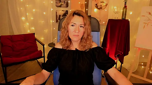 Snapshot of DonnaSmitth chatting on 11.25.25 DonnaSmitth online show from 11.25.25