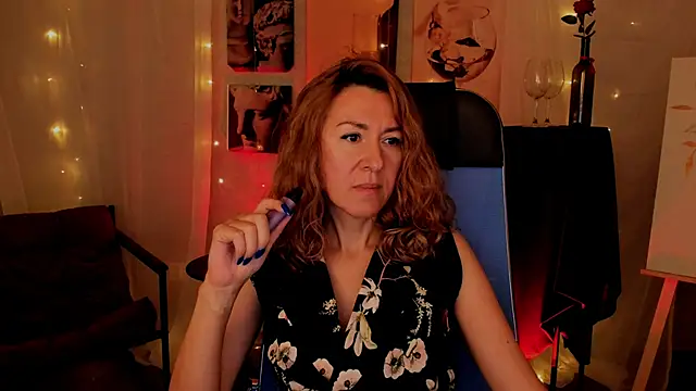 Snapshot of DonnaSmitth chatting on 11.28.25 DonnaSmitth online show from 11.28.25